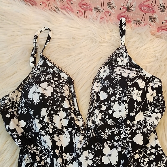 Avec Les Filles Floral One-piece Swimsuit, Size L - Picture 6 of 15